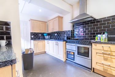 7 bed house, Queens Road, Jesmond, Newcastle, NE22PR - Image 2